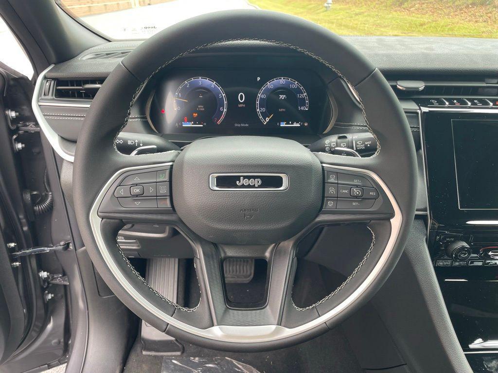 new 2025 Jeep Grand Cherokee car, priced at $33,174