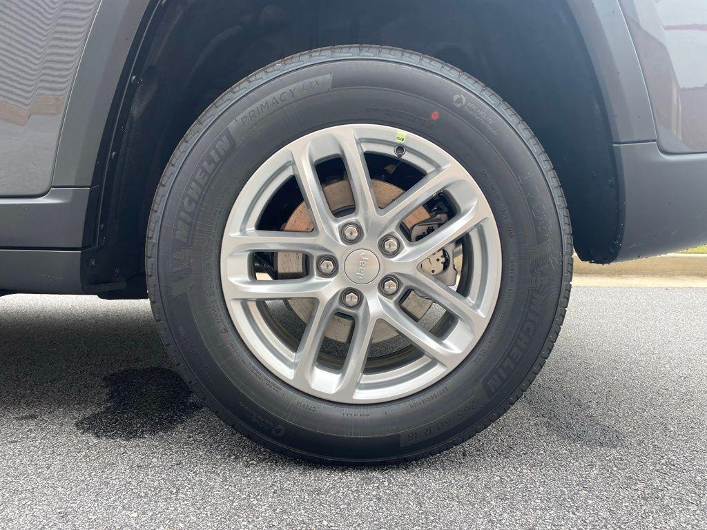 new 2025 Jeep Grand Cherokee car, priced at $33,174