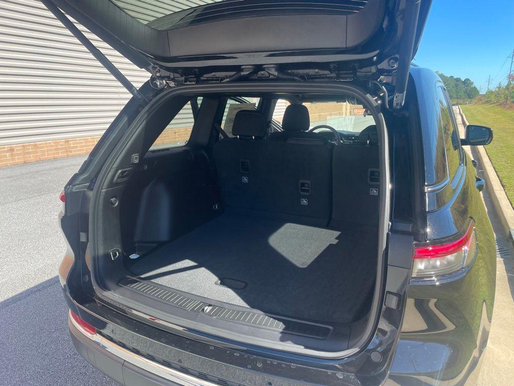 new 2025 Jeep Grand Cherokee car, priced at $37,336