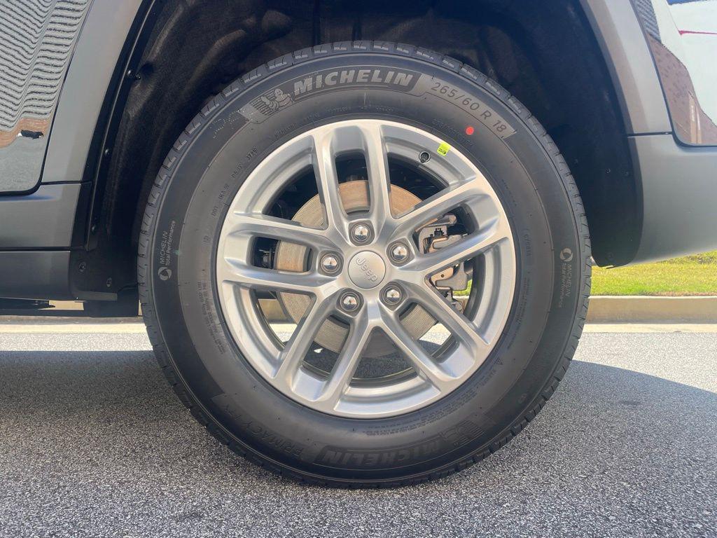 new 2025 Jeep Grand Cherokee car, priced at $37,336