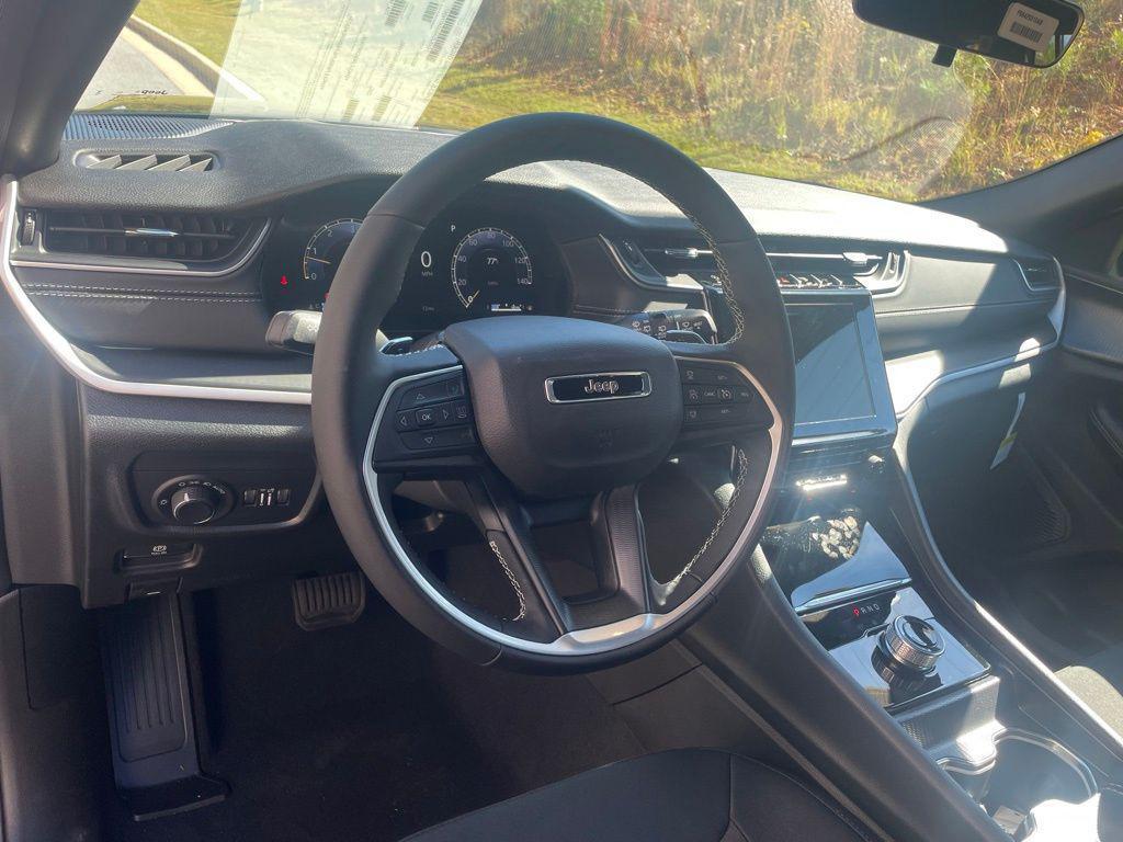 new 2025 Jeep Grand Cherokee car, priced at $37,336