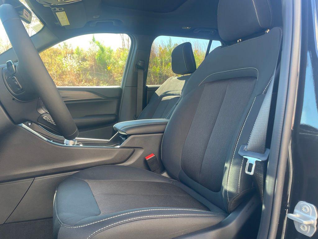 new 2025 Jeep Grand Cherokee car, priced at $37,336