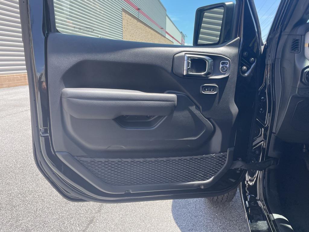 new 2025 Jeep Wrangler car, priced at $42,579