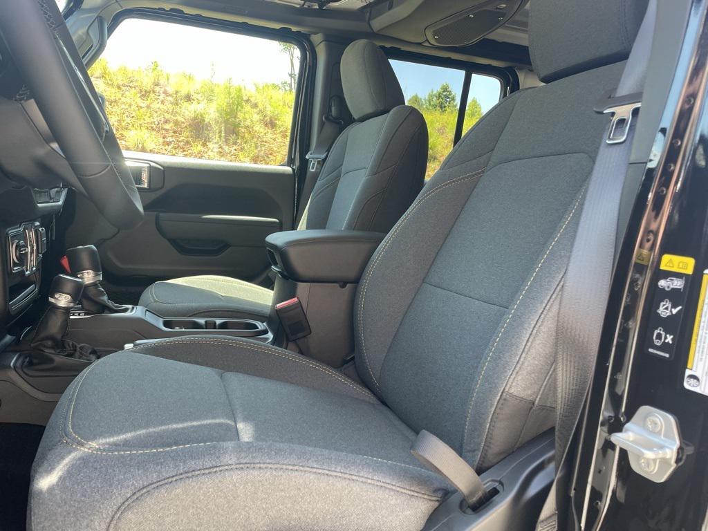 new 2025 Jeep Wrangler car, priced at $42,579