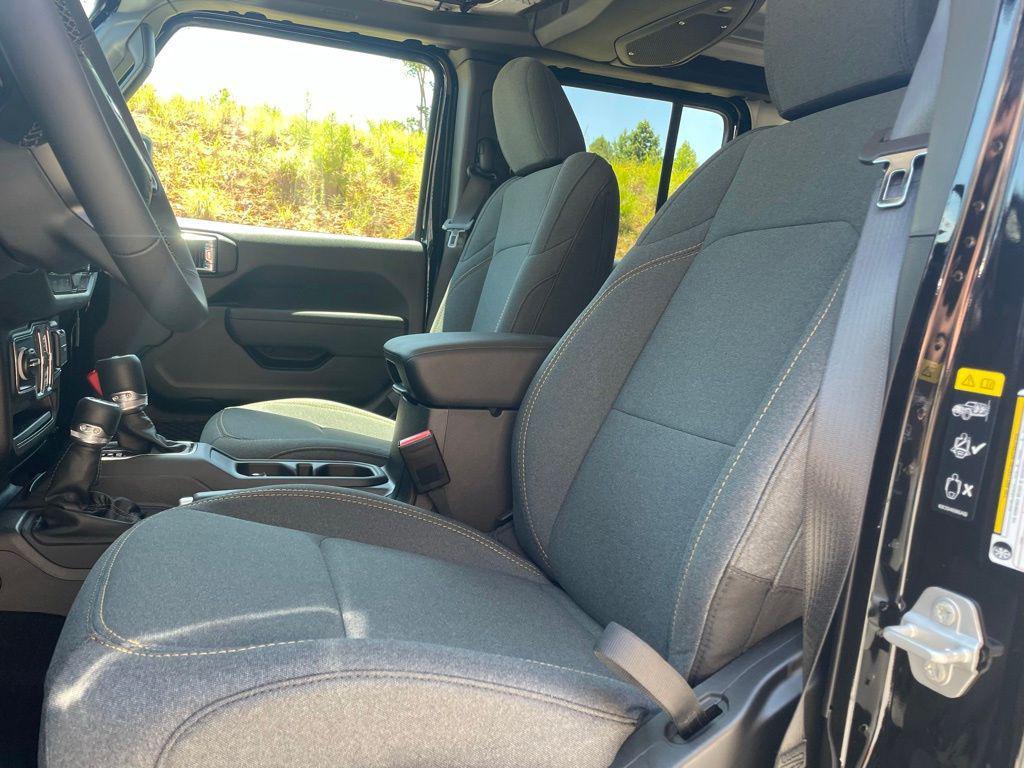 new 2025 Jeep Wrangler car, priced at $42,579