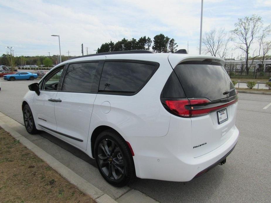 new 2024 Chrysler Pacifica car, priced at $47,181