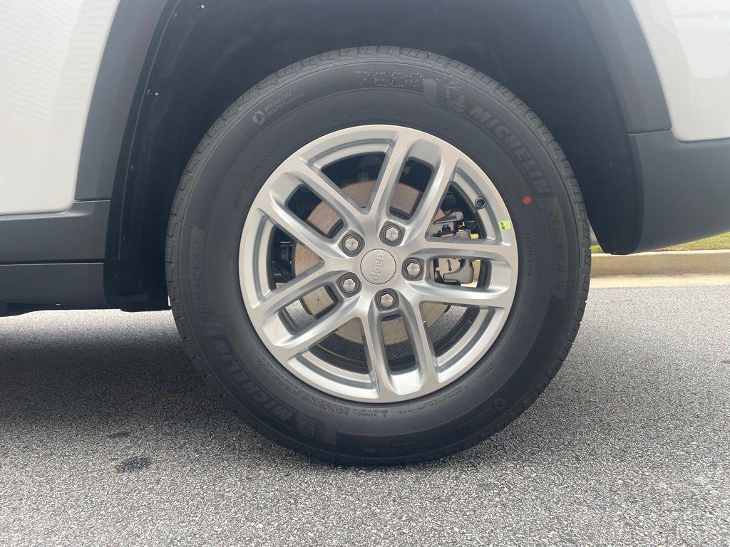 new 2025 Jeep Grand Cherokee car, priced at $37,156