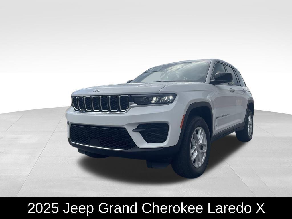 new 2025 Jeep Grand Cherokee car, priced at $32,656