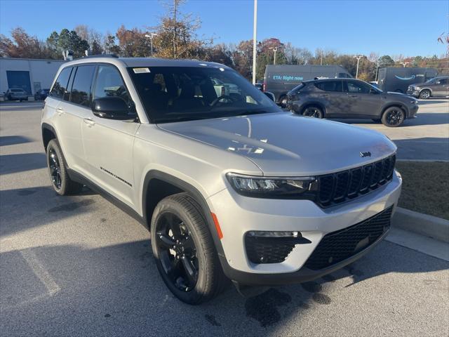 new 2025 Jeep Grand Cherokee car, priced at $53,382