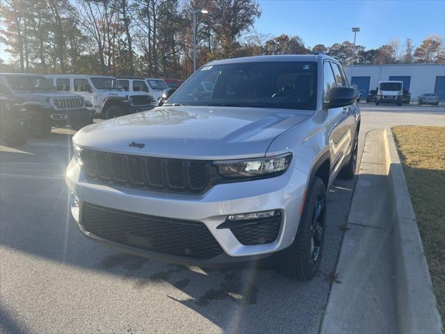 new 2025 Jeep Grand Cherokee car, priced at $51,882