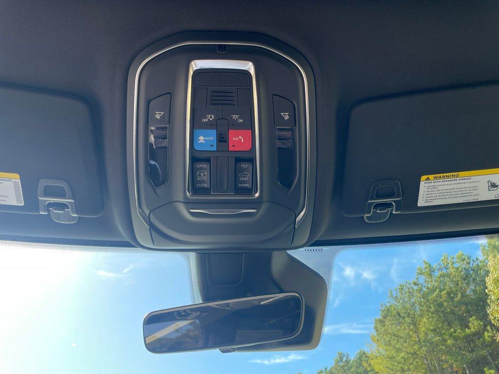 new 2025 Jeep Grand Cherokee car, priced at $33,274