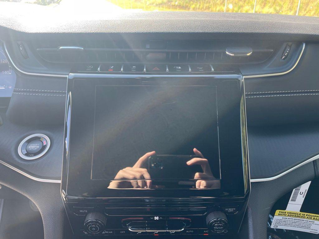 new 2025 Jeep Grand Cherokee car, priced at $33,274