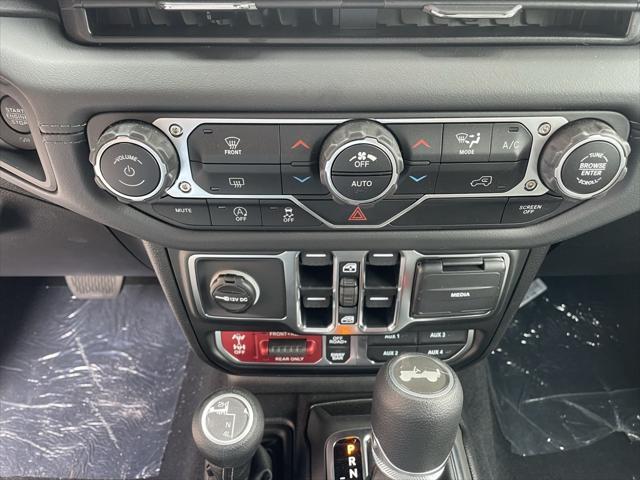 new 2025 Jeep Wrangler car, priced at $54,220