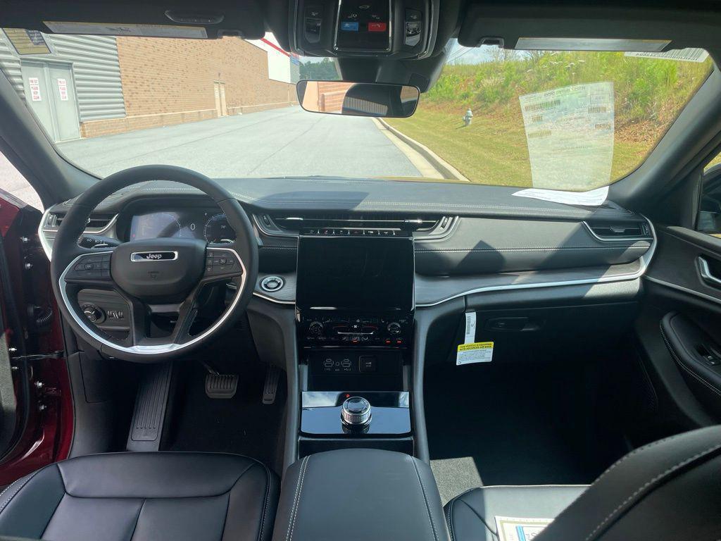 new 2025 Jeep Grand Cherokee car, priced at $44,319