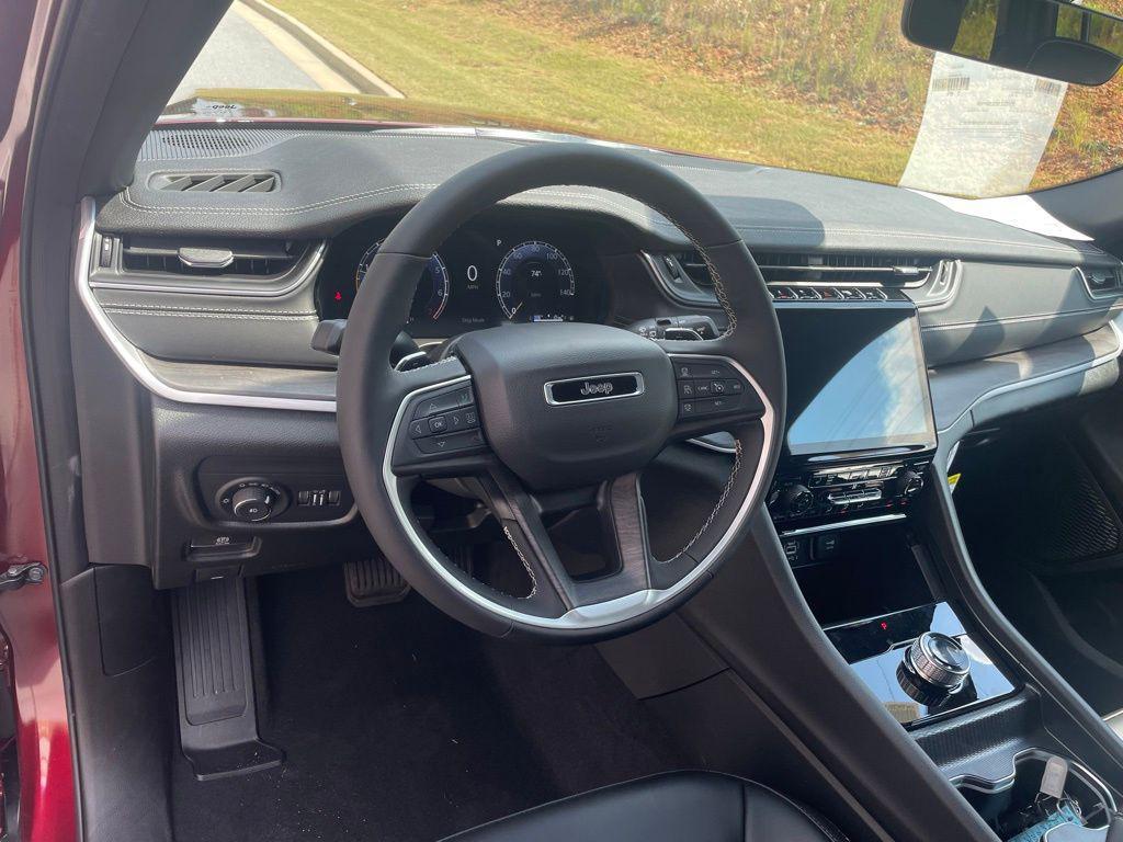 new 2025 Jeep Grand Cherokee car, priced at $44,319