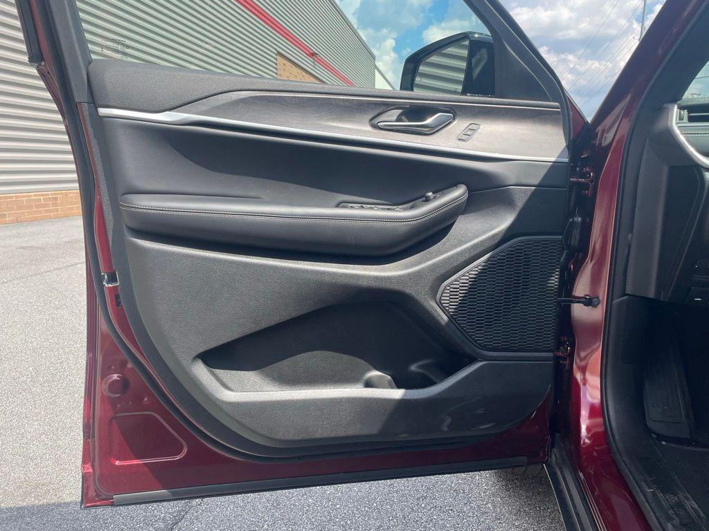 new 2025 Jeep Grand Cherokee car, priced at $44,319