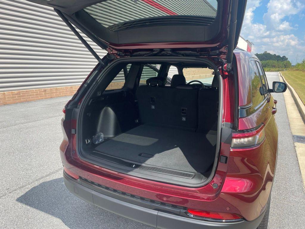 new 2025 Jeep Grand Cherokee car, priced at $44,319