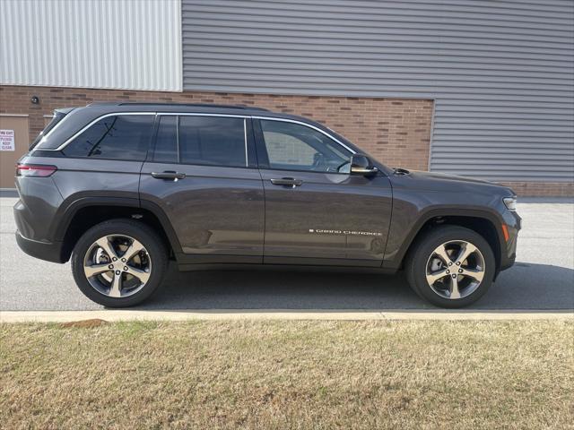 new 2025 Jeep Grand Cherokee car, priced at $42,204