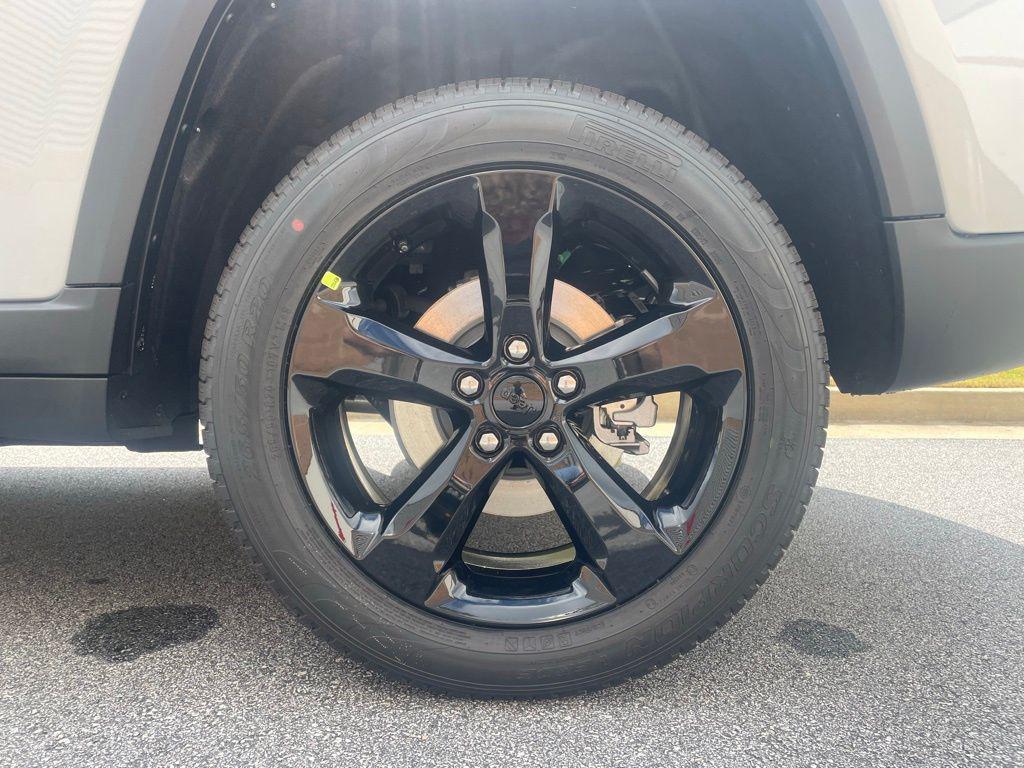 new 2025 Jeep Grand Cherokee car, priced at $48,407