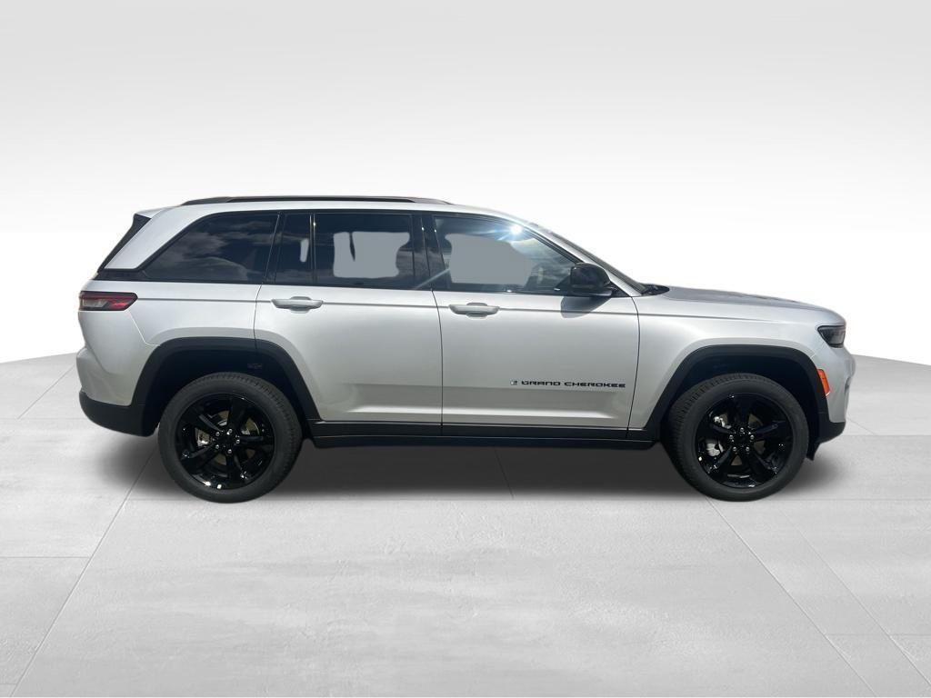 new 2025 Jeep Grand Cherokee car, priced at $48,407