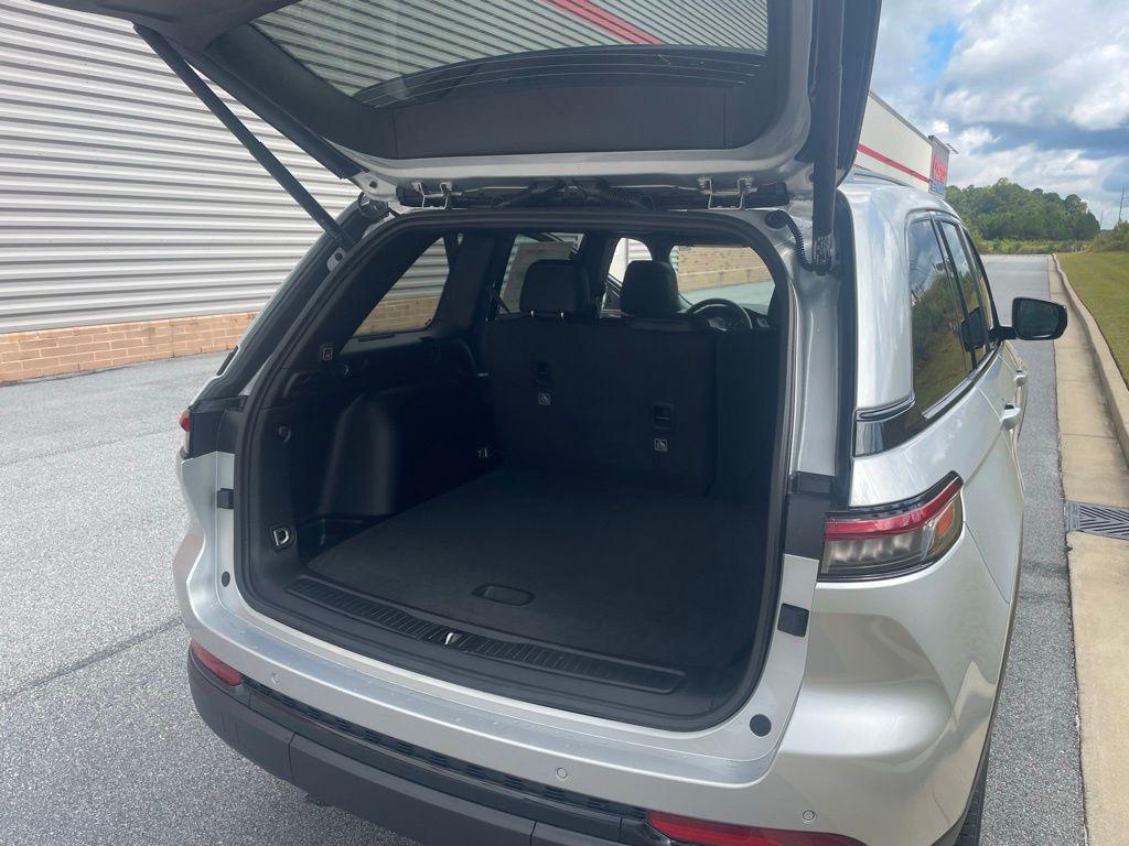 new 2025 Jeep Grand Cherokee car, priced at $48,407