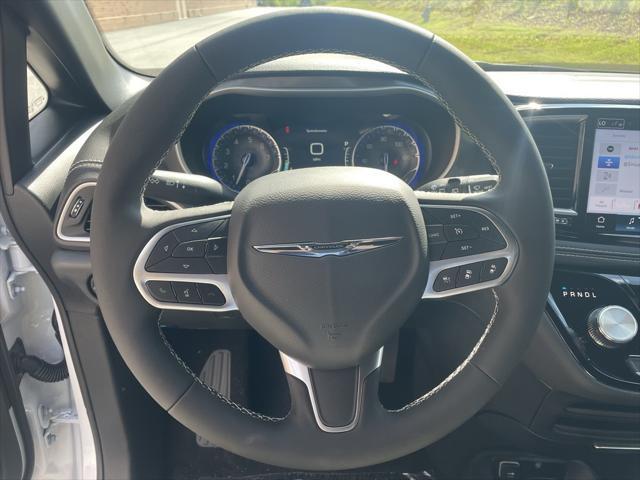 new 2025 Chrysler Pacifica car, priced at $40,031