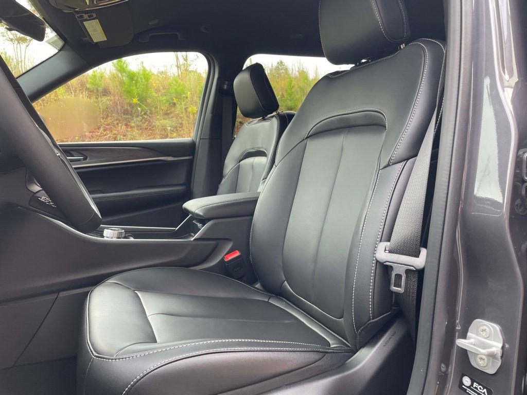 new 2025 Jeep Grand Cherokee L car, priced at $43,186