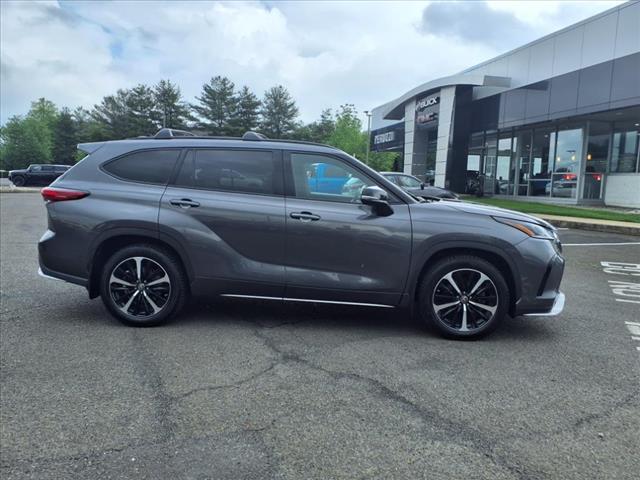 used 2022 Toyota Highlander car, priced at $38,000