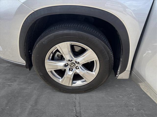 used 2022 Toyota Highlander car, priced at $27,991