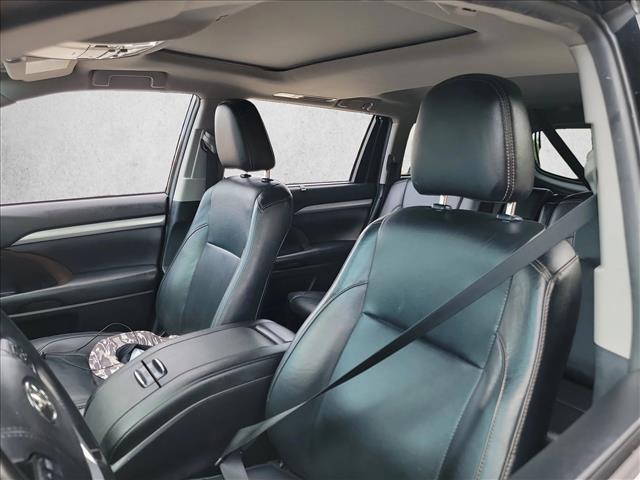 used 2019 Toyota Highlander car, priced at $27,492
