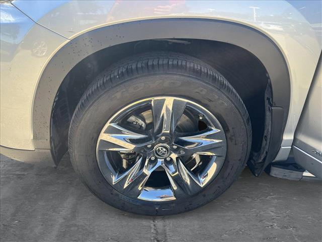 used 2019 Toyota Highlander Hybrid car, priced at $34,995