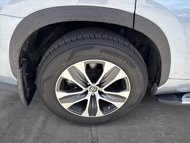 used 2022 Toyota Highlander car, priced at $35,995