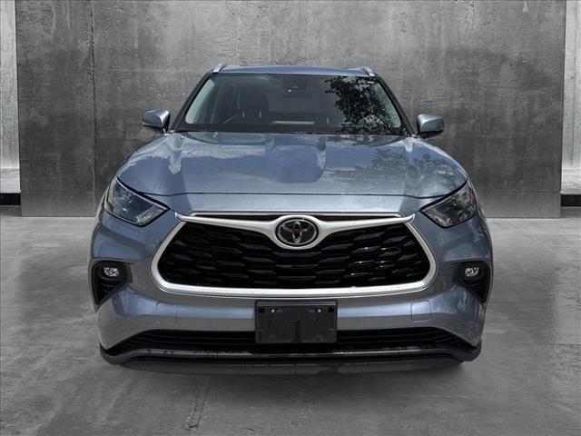 used 2022 Toyota Highlander car, priced at $35,995