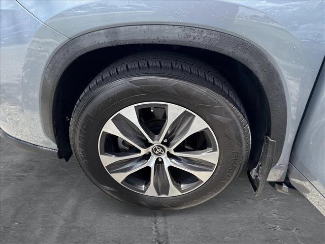 used 2022 Toyota Highlander car, priced at $35,995