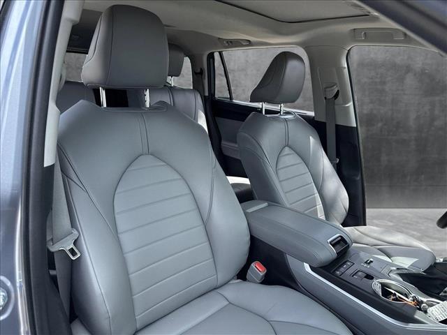 used 2022 Toyota Highlander car, priced at $35,995