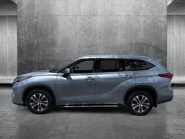 used 2022 Toyota Highlander car, priced at $35,995