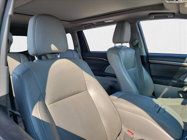 used 2015 Toyota Highlander car, priced at $13,995