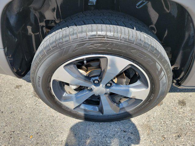 used 2019 Jeep Cherokee car, priced at $16,952