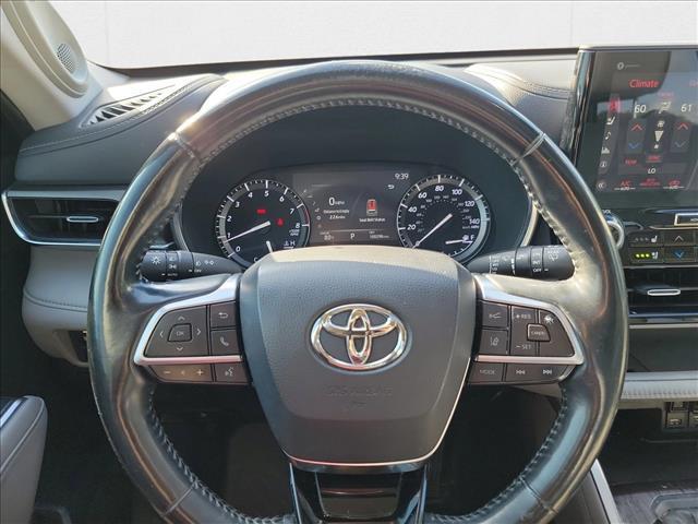 used 2020 Toyota Highlander car, priced at $26,998