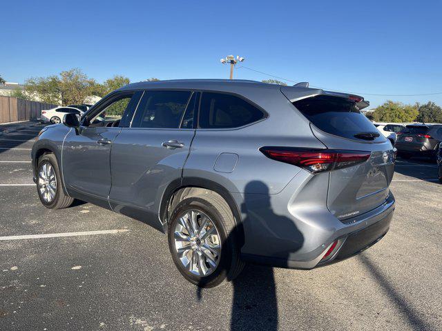 used 2023 Toyota Highlander car, priced at $40,995