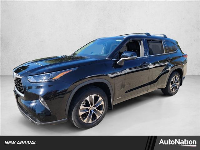 used 2022 Toyota Highlander Hybrid car, priced at $37,991