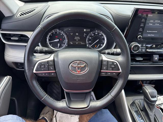 used 2022 Toyota Highlander car, priced at $34,190