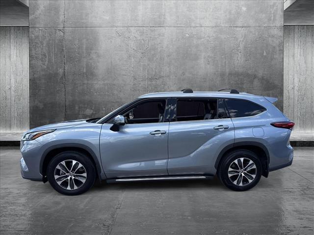 used 2022 Toyota Highlander car, priced at $34,190
