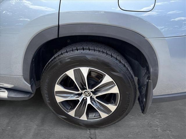 used 2022 Toyota Highlander car, priced at $34,190