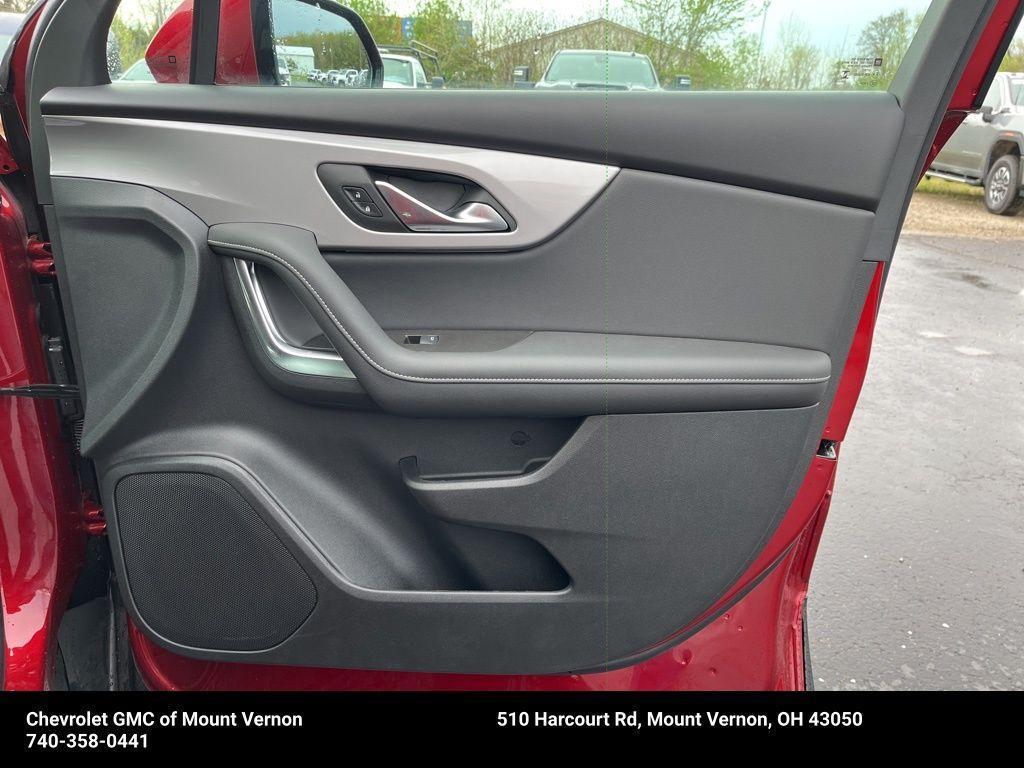 new 2025 Chevrolet Blazer car, priced at $35,995