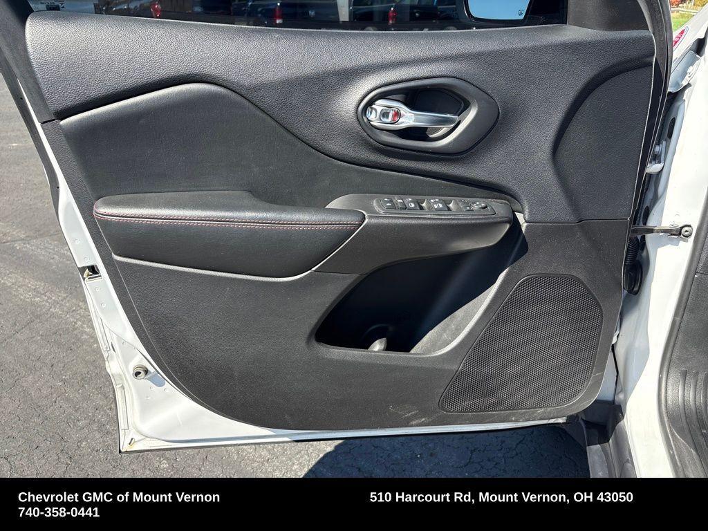 used 2019 Jeep Cherokee car, priced at $12,796