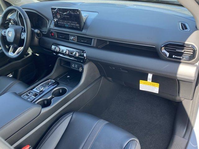new 2025 Honda Pilot car, priced at $50,180