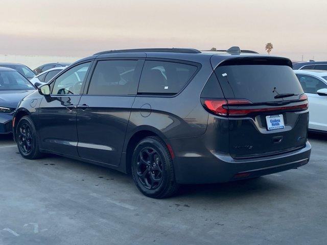 used 2021 Chrysler Pacifica Hybrid car, priced at $27,388