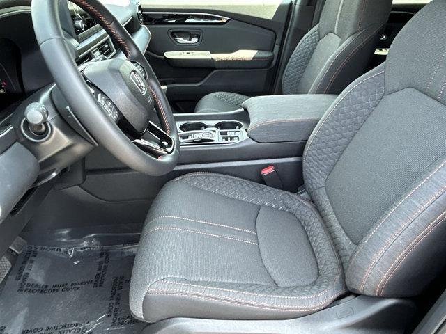 new 2025 Honda Pilot car, priced at $43,795