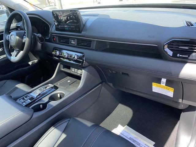 new 2025 Honda Pilot car, priced at $48,995